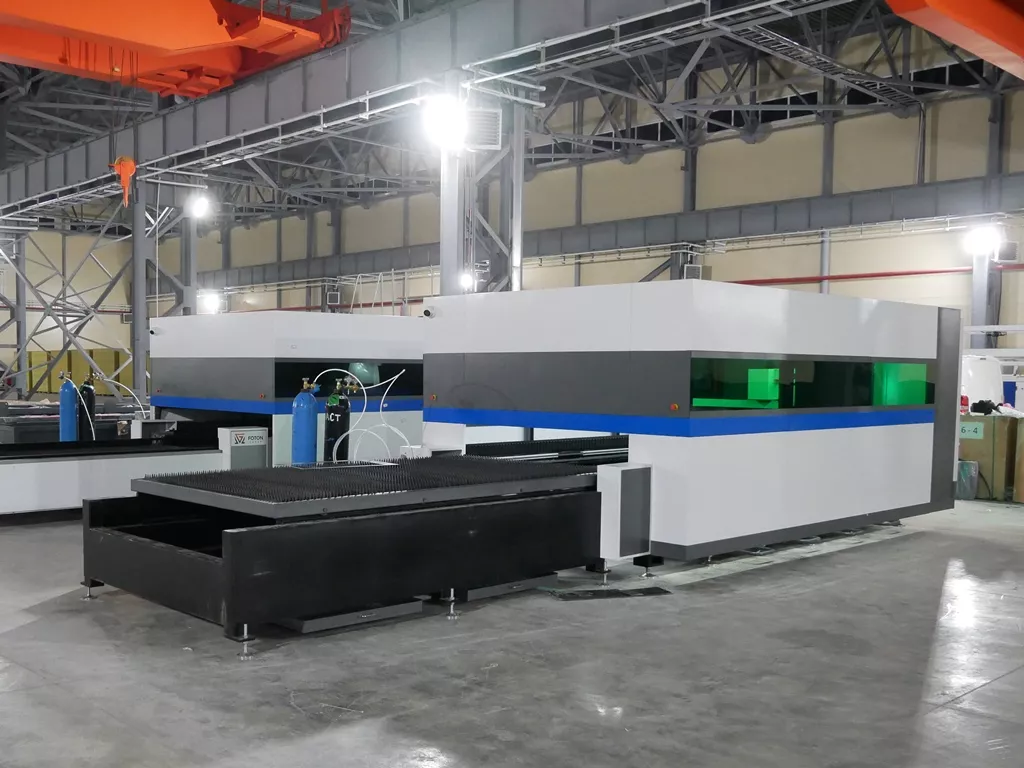FL-L1560FHE-10000-IPG Лазерный станок для резки листового металла с кабинетной защитой и сменным столом