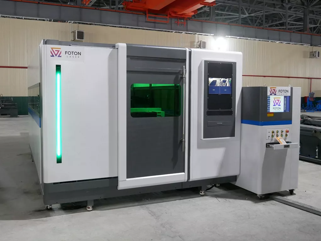 FL-L1560FHR-20000-D220-IPG Закрытый лазерный станок для резки листового металла с труборезом
